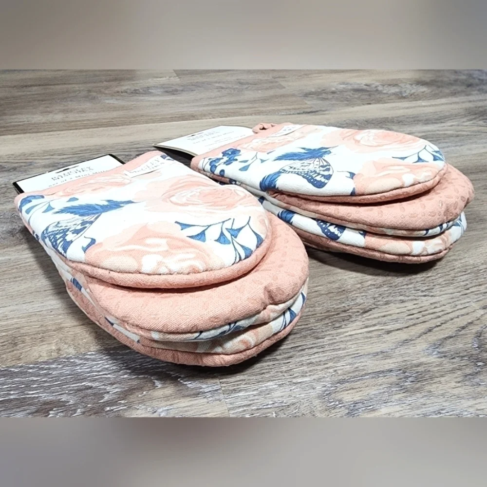 Badgley Mischka 2 Sets of Mini Oven Mitts - New With Tags